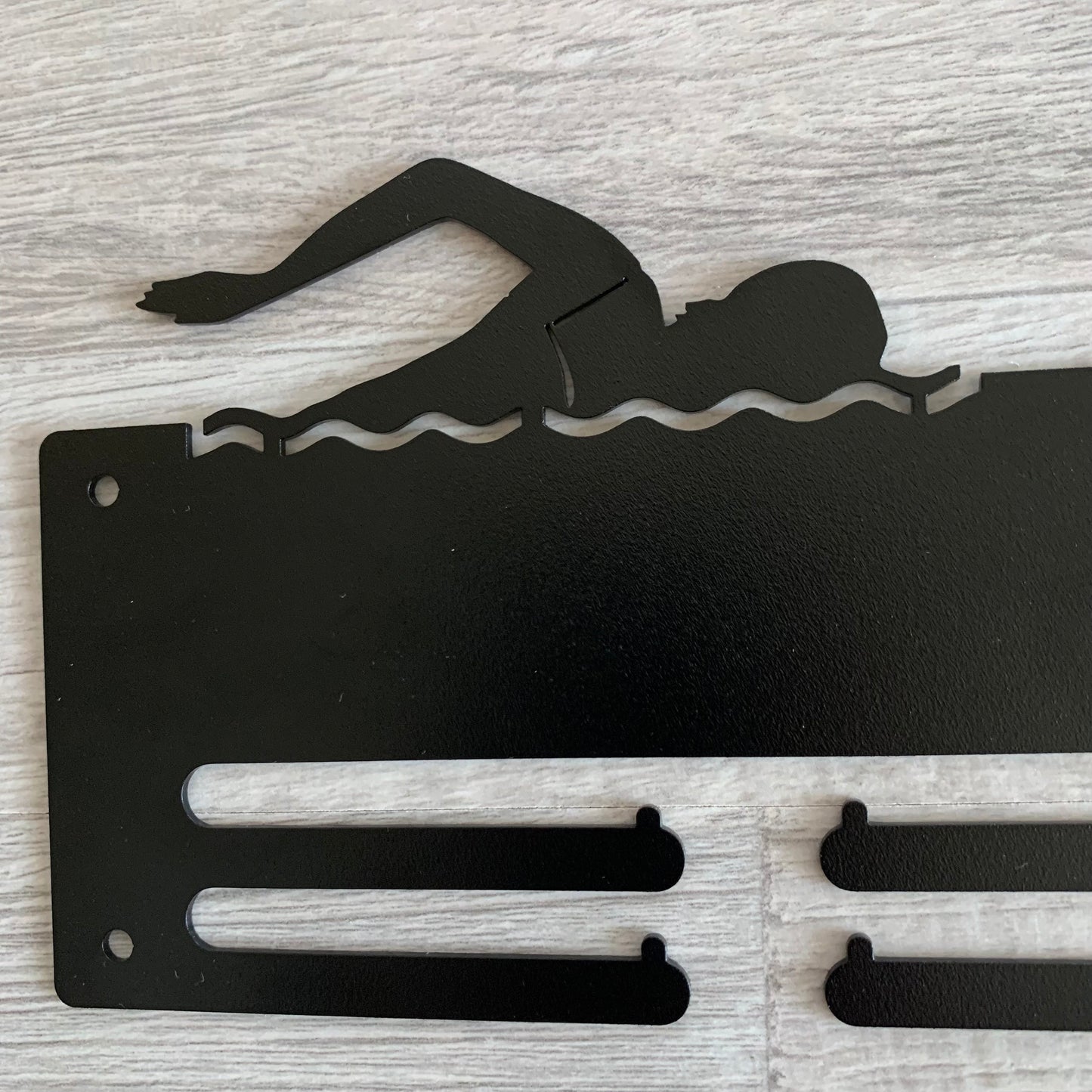 Custom Triathlon Medal & Bib Holder – Personalized Metal Rack with Swim‑Bike‑Run Silhouettes