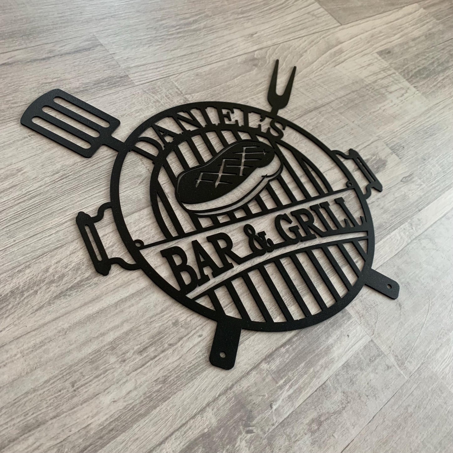 Personalized BBQ Grill Sign – Custom Metal Bar & Grill Outdoor Decor – Backyard Patio Sign for Dad, Man Cave, or Housewarming Gift