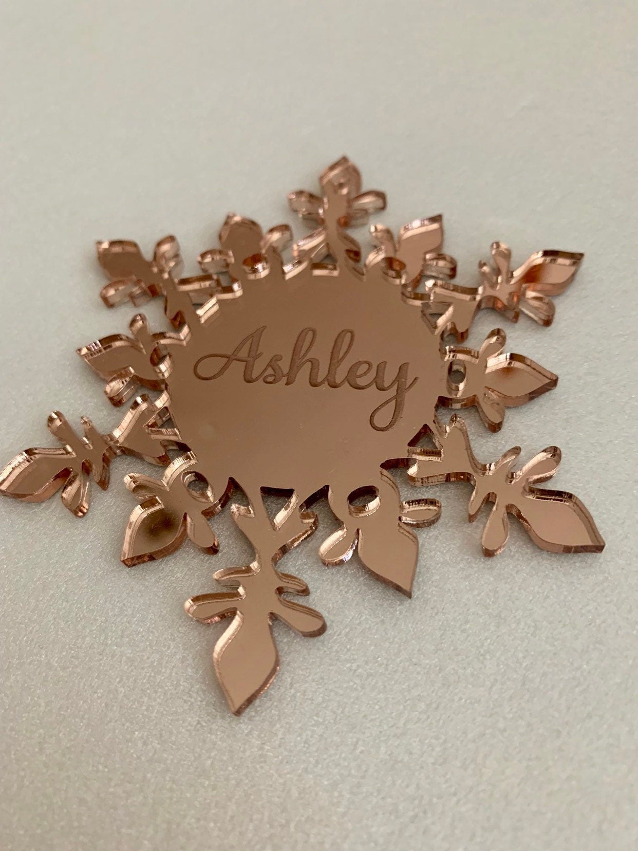 Personalized Mirror Acrylic Snowflake Ornament – Custom Engraved Name Christmas Tree Decoration – Hanging Crystal-Style Keepsake – Holiday Place Card