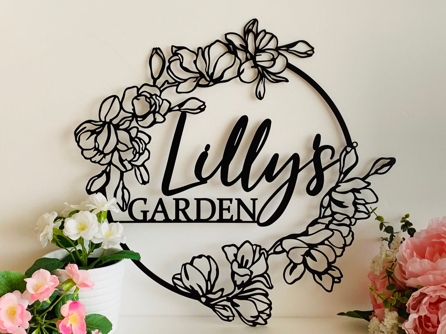 Personalized Flower Garden Name Sign – Custom Metal Outdoor Wall Art - Hanging Decorative Plaque - Gift for Mom, Grandma, Gardener - Floral Yard Decor