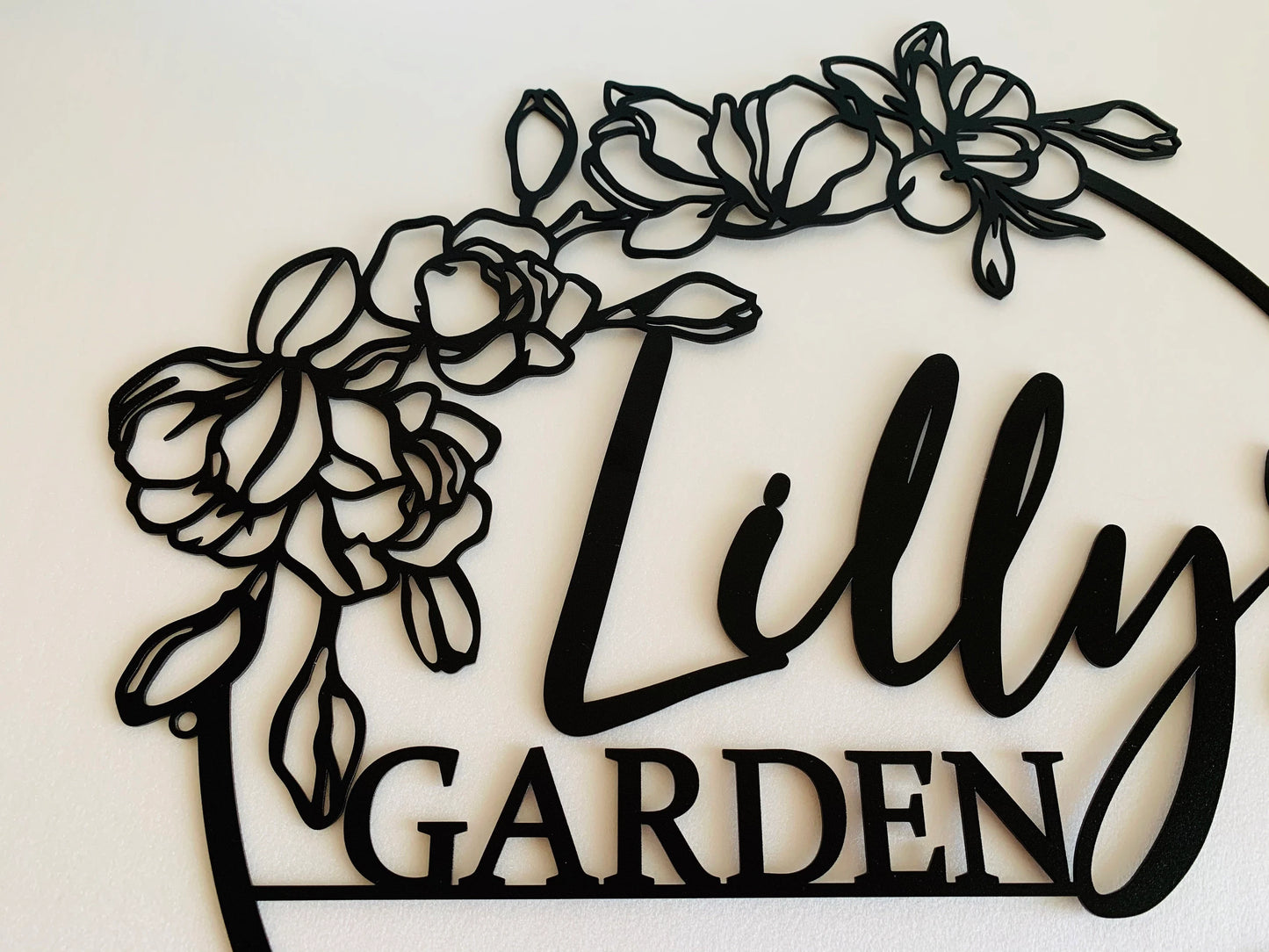 Personalized Flower Garden Name Sign – Custom Metal Outdoor Wall Art - Hanging Decorative Plaque - Gift for Mom, Grandma, Gardener - Floral Yard Decor
