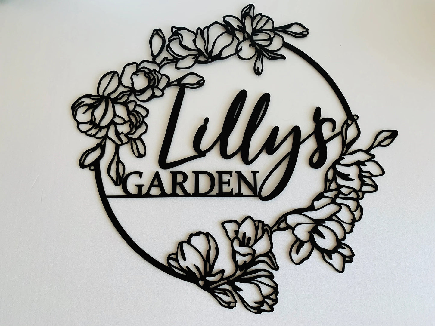 Personalized Flower Garden Name Sign – Custom Metal Outdoor Wall Art - Hanging Decorative Plaque - Gift for Mom, Grandma, Gardener - Floral Yard Decor