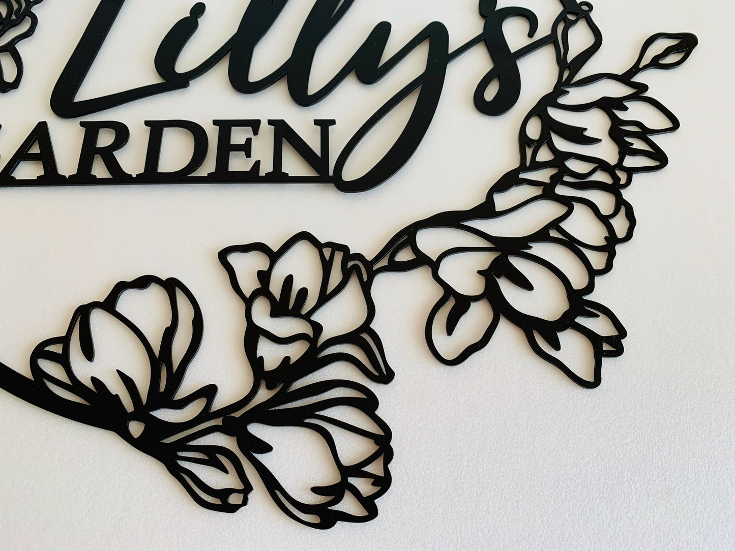 Personalized Flower Garden Name Sign – Custom Metal Outdoor Wall Art - Hanging Decorative Plaque - Gift for Mom, Grandma, Gardener - Floral Yard Decor