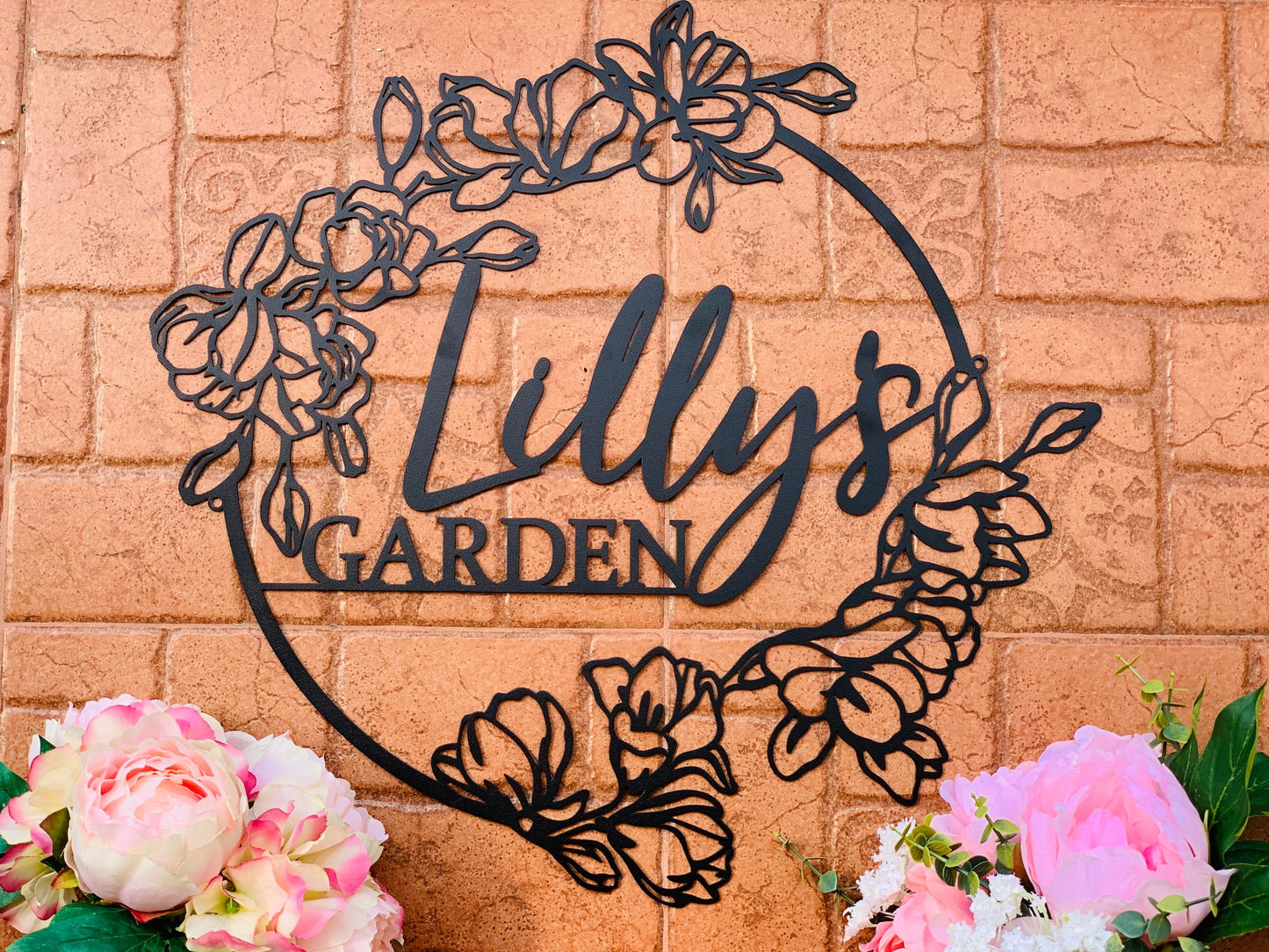 Personalized Flower Garden Name Sign – Custom Metal Outdoor Wall Art - Hanging Decorative Plaque - Gift for Mom, Grandma, Gardener - Floral Yard Decor
