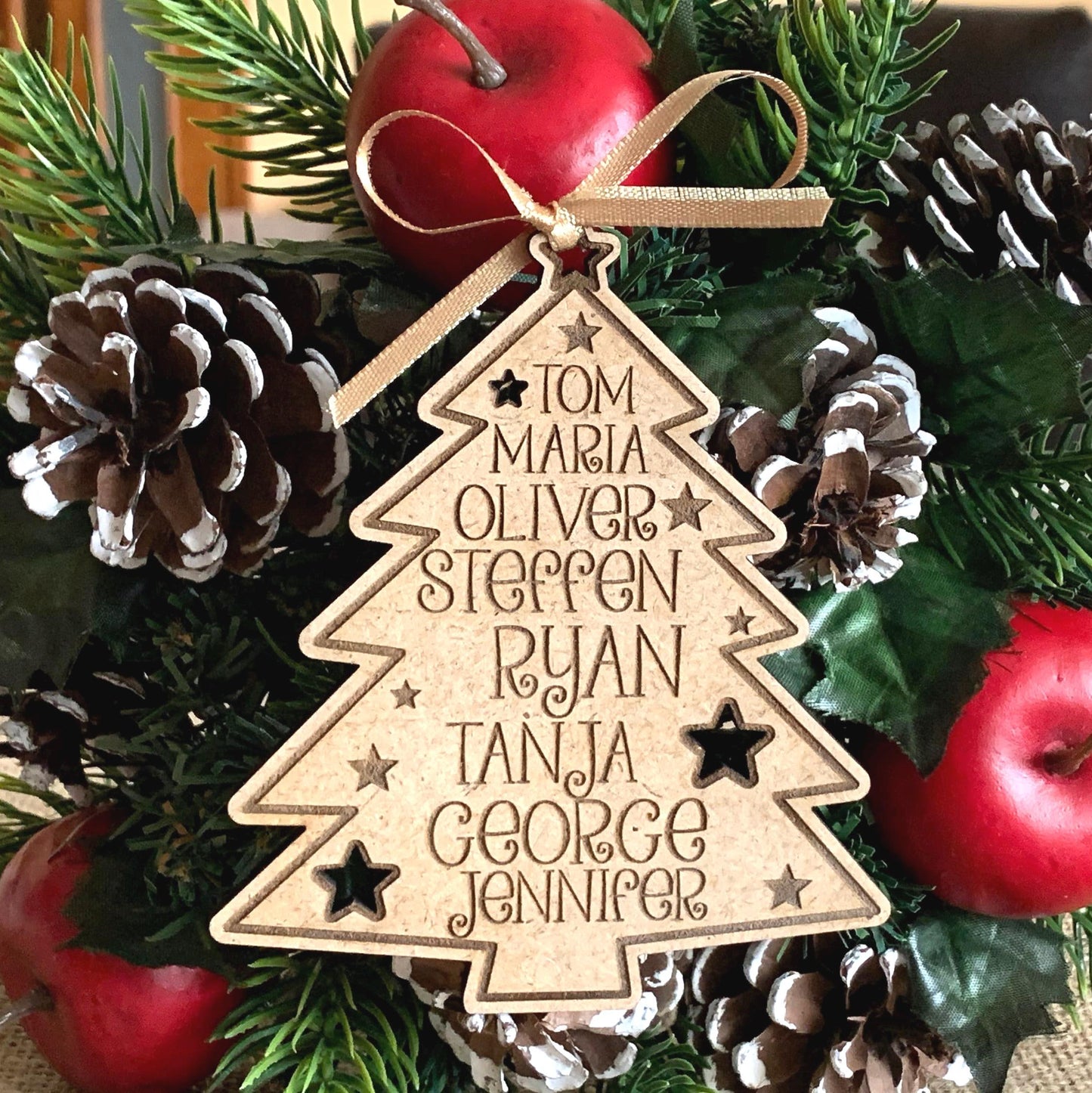 Personalized Wooden Family Christmas Tree Ornament – Engraved Hanging Keepsake with Family Names & Custom Year – Holiday Gift, Up to 8 Names