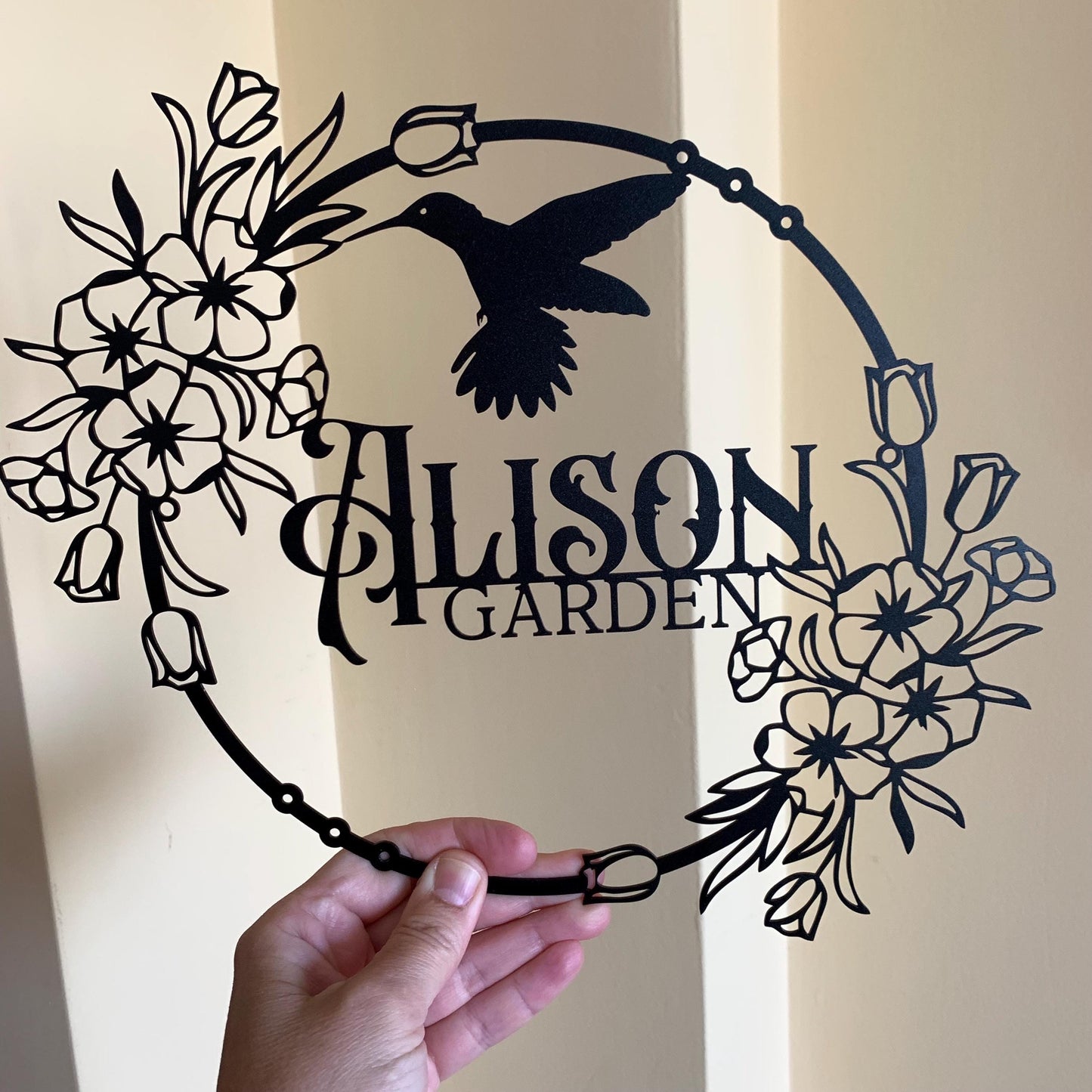 Personalized Garden Sign with Bird & Flowers – Custom Outdoor Metal Name Plaque – Gift for Gardeners, Floral Yard Decor, Grandma Gift
