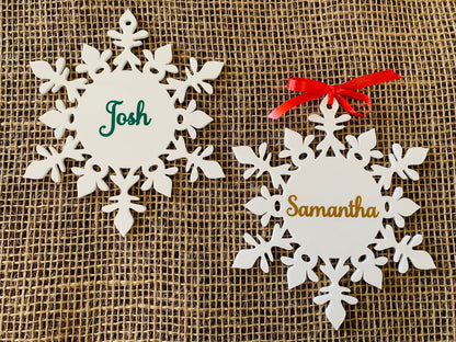 Personalized White Snowflake Ornaments – Custom Name Christmas Tree Decorations – Laser-Cut Acrylic Place Cards & Holiday Table Name Tags