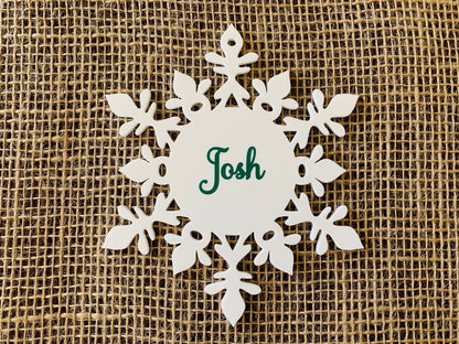 Personalized White Snowflake Ornaments – Custom Name Christmas Tree Decorations – Laser-Cut Acrylic Place Cards & Holiday Table Name Tags