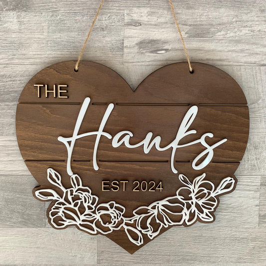 Personalized Heart Name Sign – Custom Wood Sign with Flowers & Wedding Date – Rustic Family Name Wall Decor – Welcome Sign or Gift for Couples