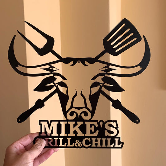 Custom Metal BBQ Sign – Personalized Grill & Chill Name Plaque with Bull Head – Outdoor Bar Sign for Dad, Patio, or Man Cave
