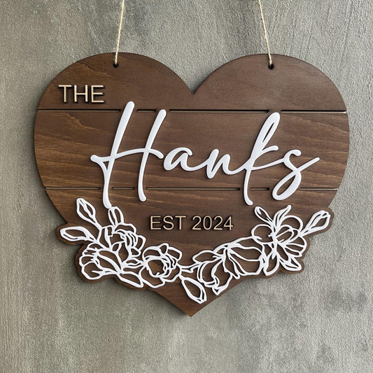 Personalized Heart Name Sign – Custom Wood Sign with Flowers & Wedding Date – Rustic Family Name Wall Decor – Welcome Sign or Gift for Couples
