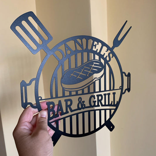 Personalized BBQ Grill Sign – Custom Metal Bar & Grill Outdoor Decor – Backyard Patio Sign for Dad, Man Cave, or Housewarming Gift