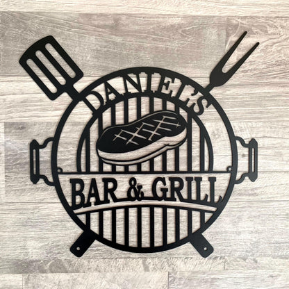 Personalized BBQ Grill Sign – Custom Metal Bar & Grill Outdoor Decor – Backyard Patio Sign for Dad, Man Cave, or Housewarming Gift