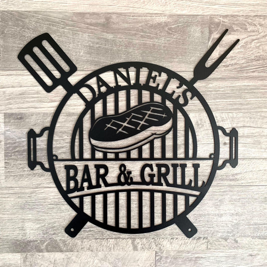 Personalized BBQ Grill Sign – Custom Metal Bar & Grill Outdoor Decor – Backyard Patio Sign for Dad, Man Cave, or Housewarming Gift