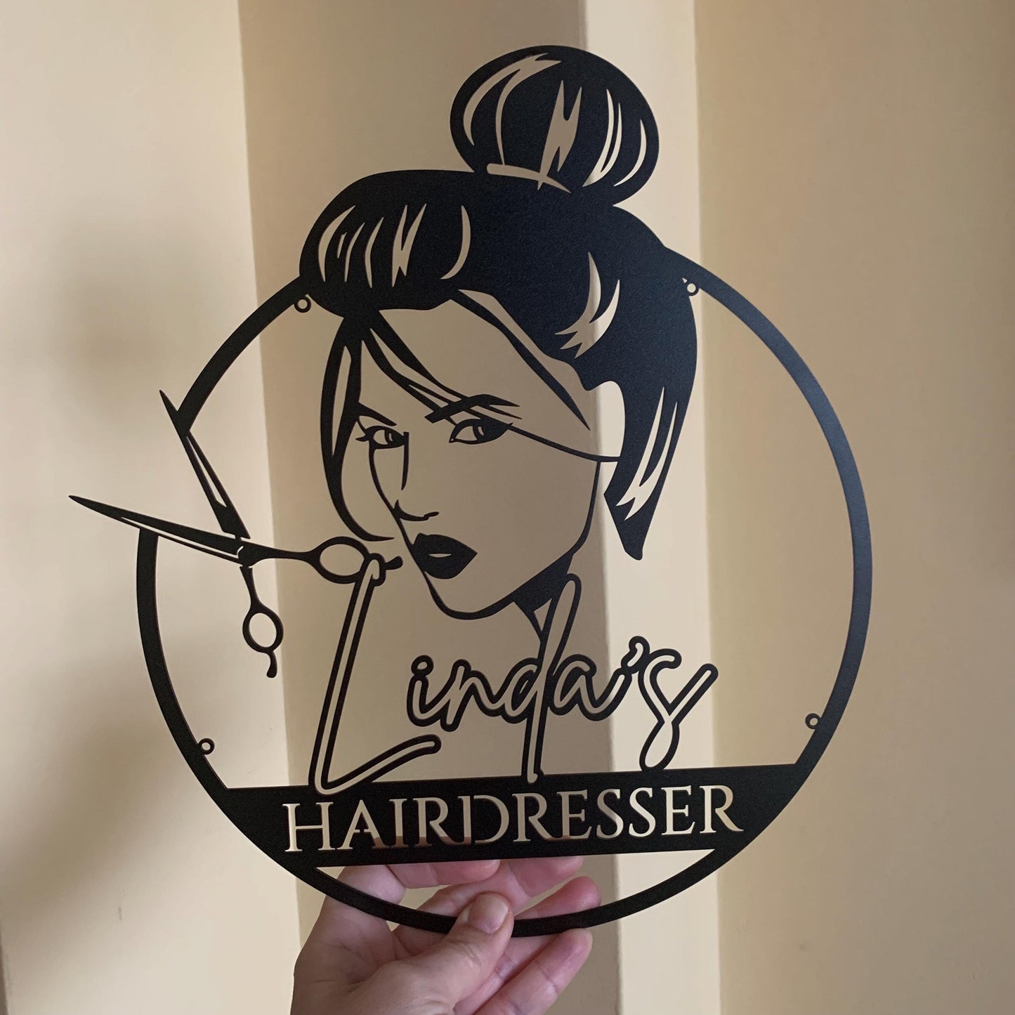 Custom Hairdresser Metal Sign – Personalized Hair Stylist Name Wall Art – Beauty Salon Decor with Woman Face – Gift for Hairstylist or Barber