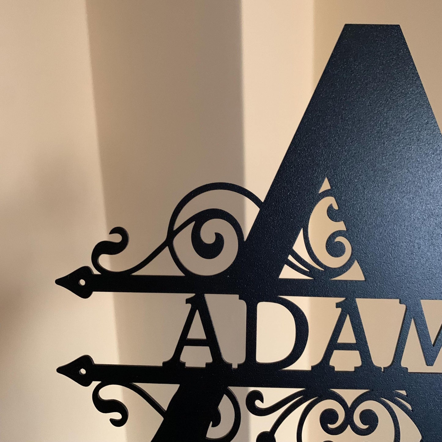 Custom Family Name Metal Sign – Personalized Last Name with Split Letter Monogram – Wreath Initial Front Door Decor – Wedding or Housewarming Gift
